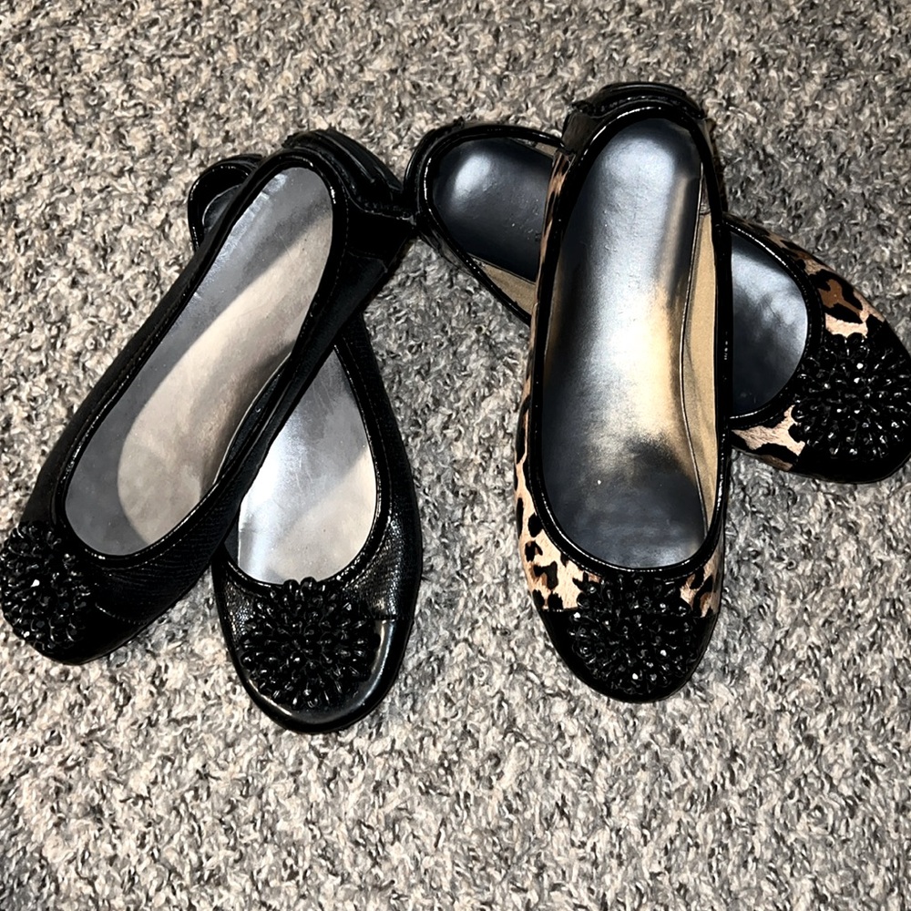 Women’s size 8.5 flats.